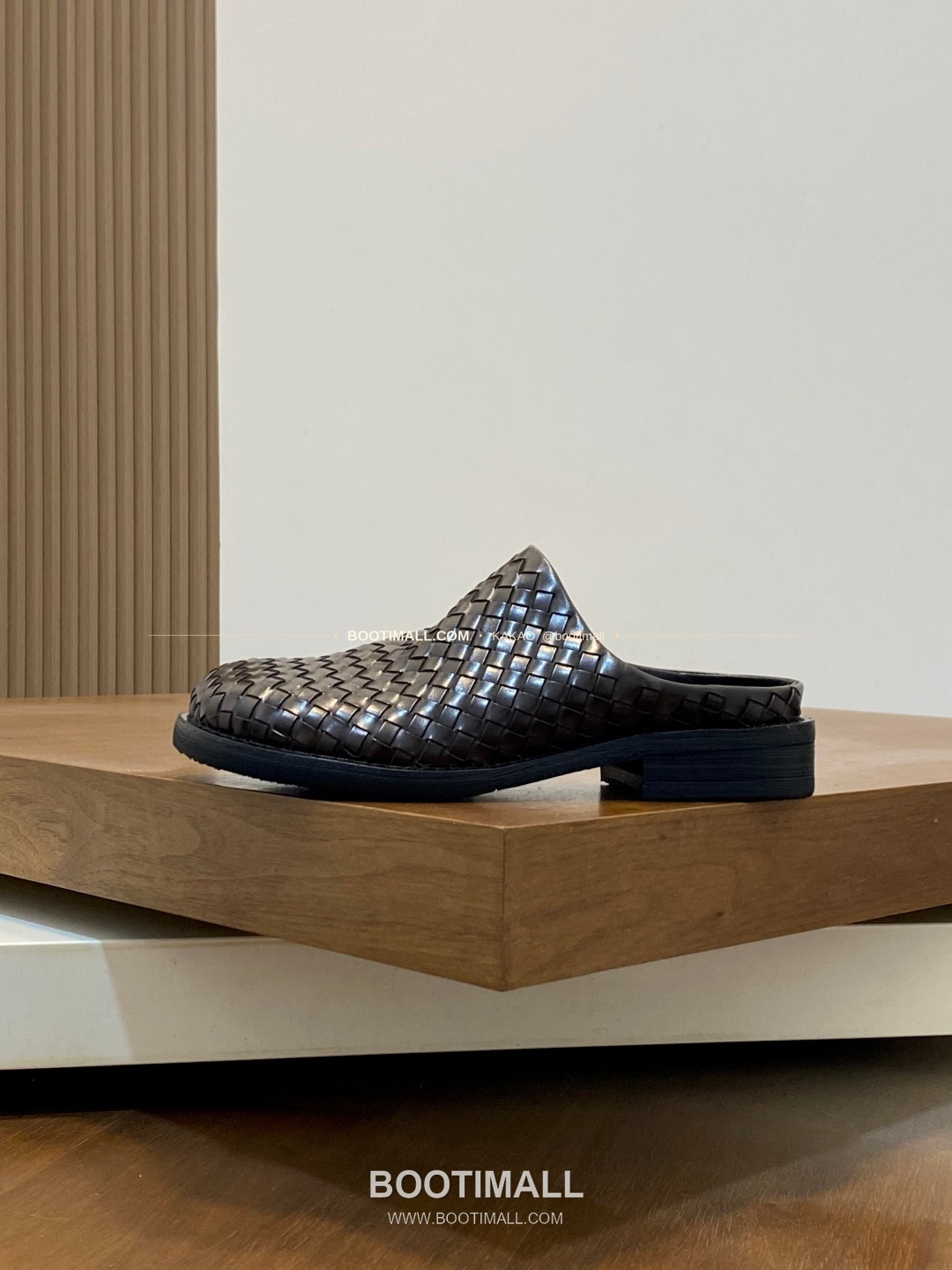 보테가베네타 인트레치아토 가죽 슬립온 슬라이드 샌들 브라운 Bottega Veneta Intrecciato Leather Slip-On Slide Sandals 2