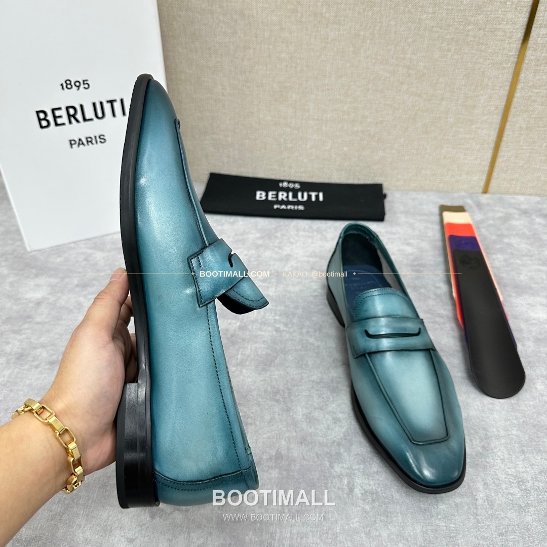 벨루티 로렌조 송아지가죽 스크리토 로퍼 Berluti Lorenzo Calfskin Scritto Loafers 6