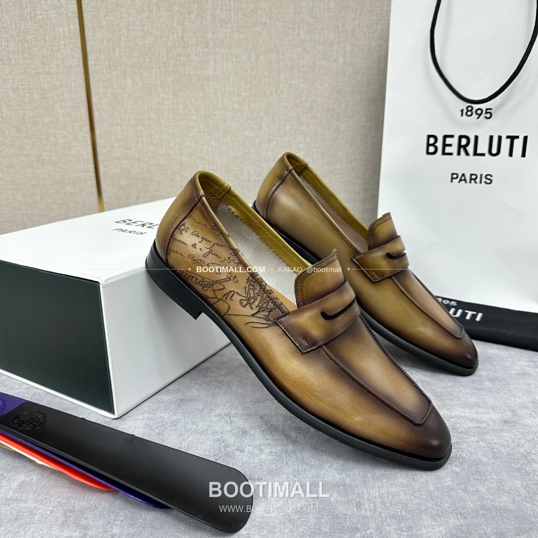 벨루티 로렌조 송아지가죽 스크리토 로퍼 Berluti Lorenzo Calfskin Scritto Loafers 2