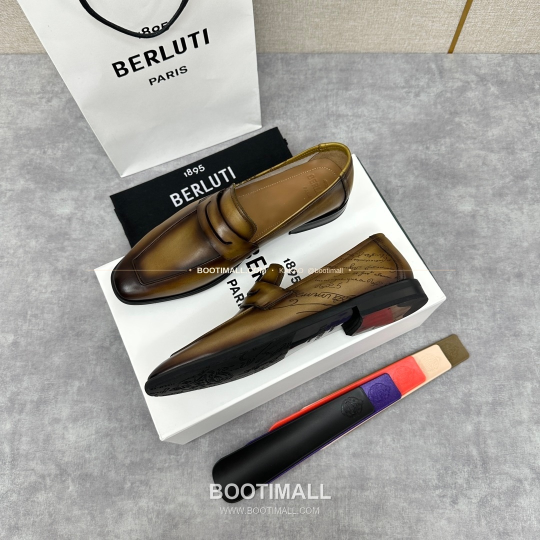 벨루티 로렌조 송아지가죽 스크리토 로퍼 Berluti Lorenzo Calfskin Scritto Loafers 3