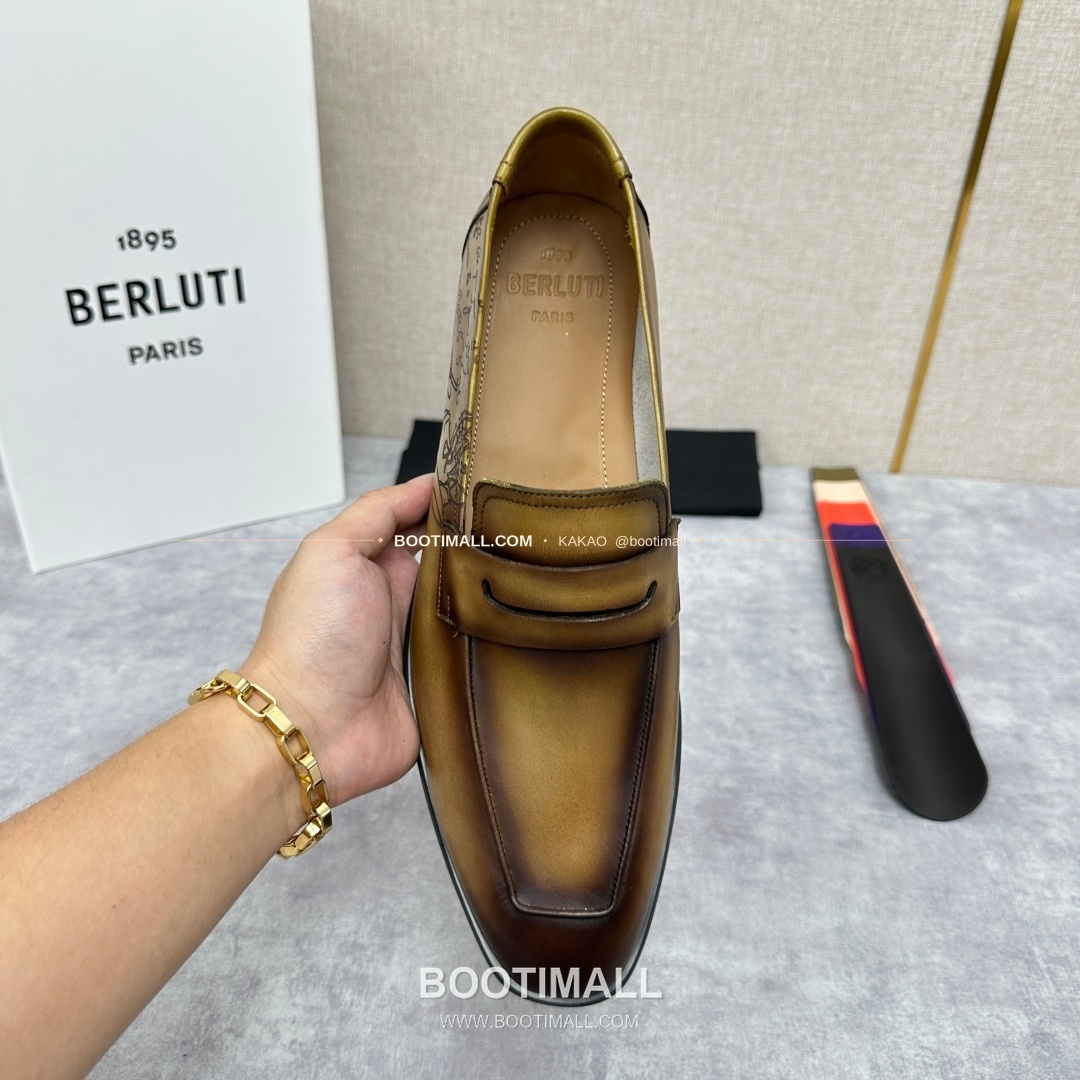벨루티 로렌조 송아지가죽 스크리토 로퍼 Berluti Lorenzo Calfskin Scritto Loafers 5