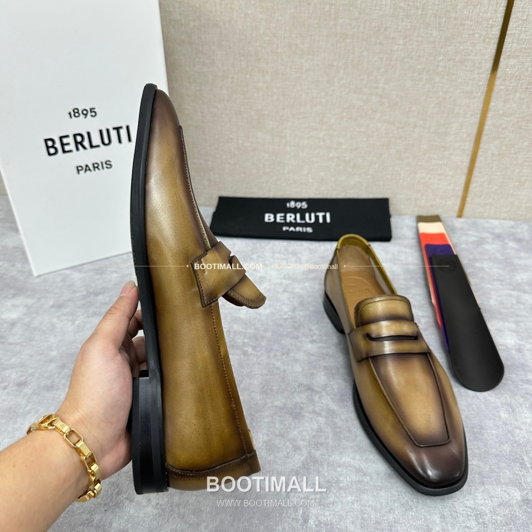 벨루티 로렌조 송아지가죽 스크리토 로퍼 Berluti Lorenzo Calfskin Scritto Loafers 6