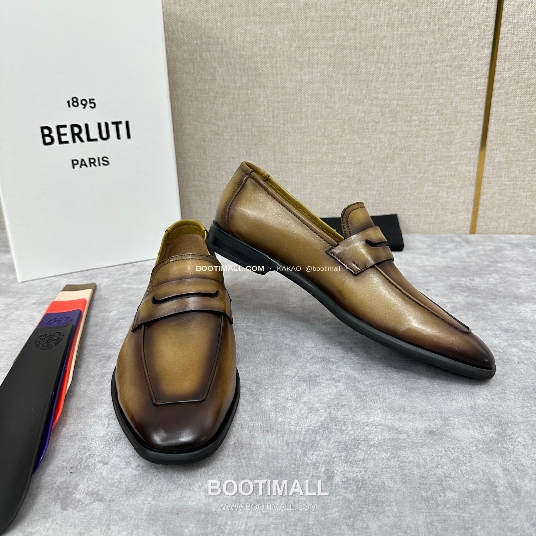 벨루티 로렌조 송아지가죽 스크리토 로퍼 Berluti Lorenzo Calfskin Scritto Loafers 7