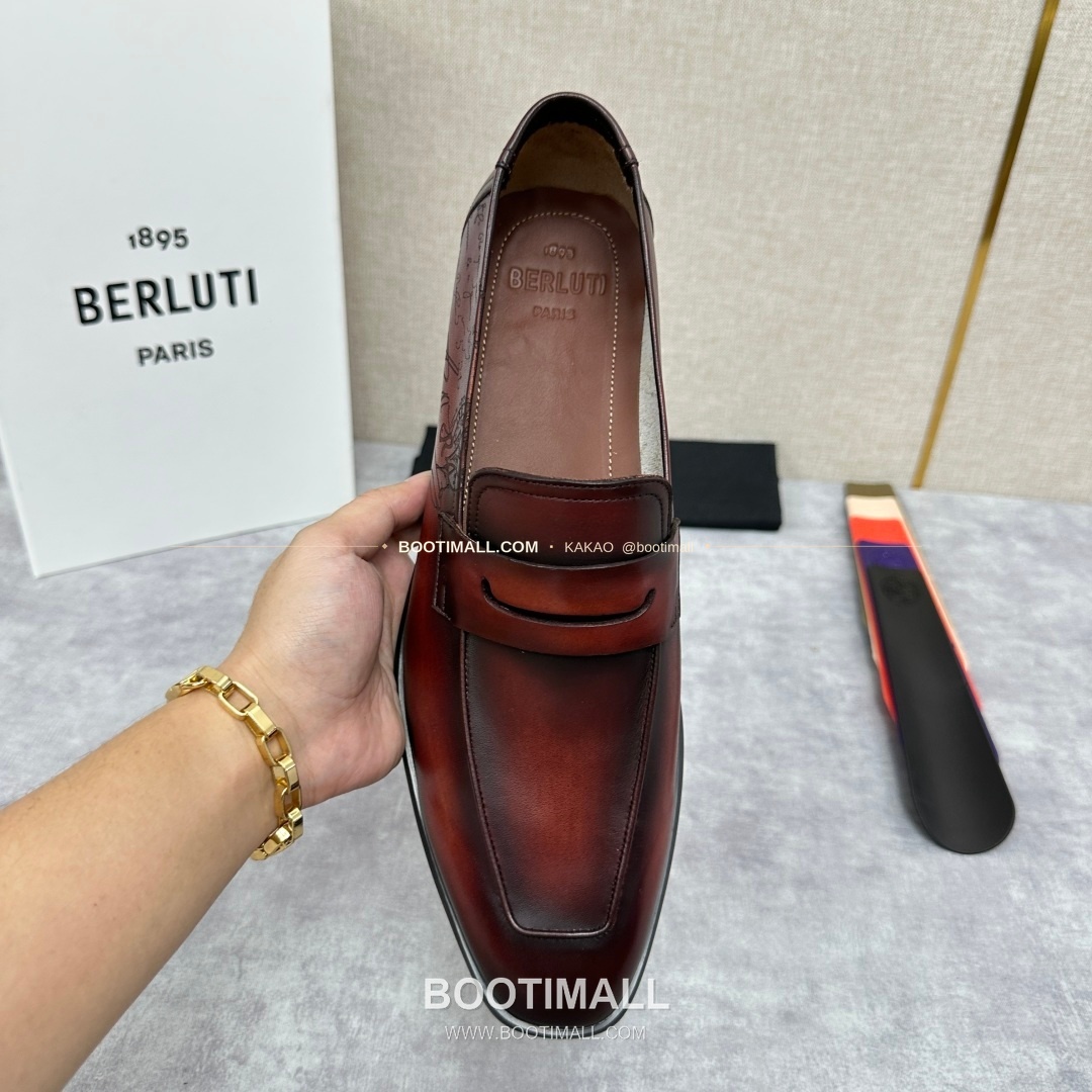 벨루티 로렌조 송아지가죽 스크리토 로퍼 Berluti Lorenzo Calfskin Scritto Loafers 5
