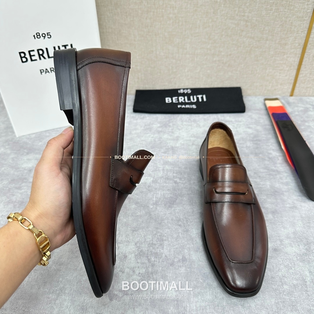 벨루티 로렌조 송아지가죽 스크리토 로퍼 Berluti Lorenzo Calfskin Scritto Loafers 4