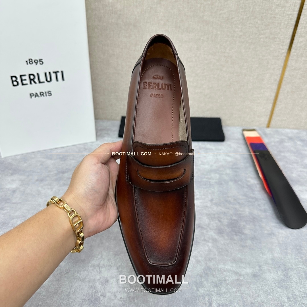 벨루티 로렌조 송아지가죽 스크리토 로퍼 Berluti Lorenzo Calfskin Scritto Loafers 5
