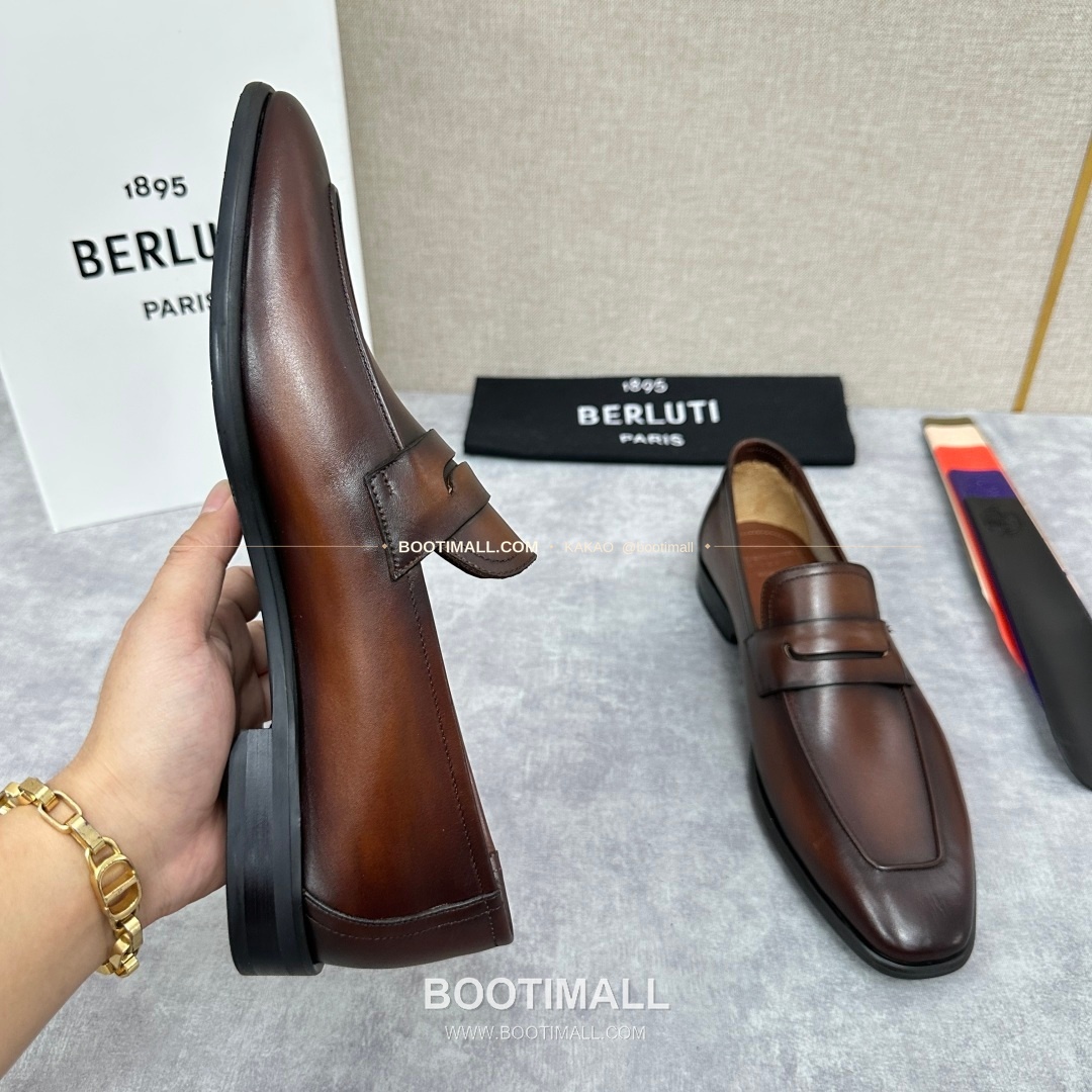 벨루티 로렌조 송아지가죽 스크리토 로퍼 Berluti Lorenzo Calfskin Scritto Loafers 6