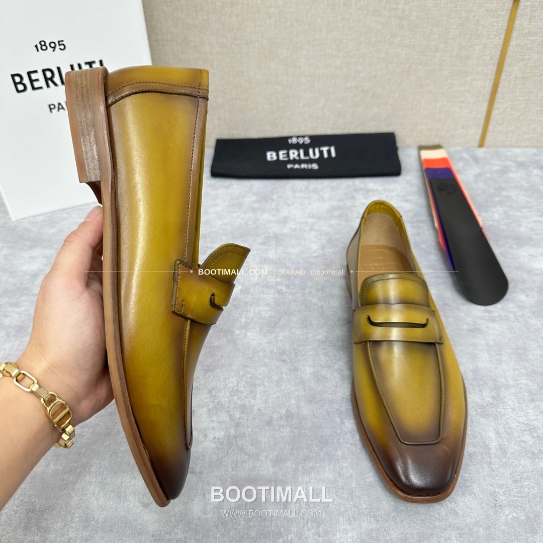 벨루티 로렌조 송아지가죽 스크리토 로퍼 Berluti Lorenzo Calfskin Scritto Loafers 4