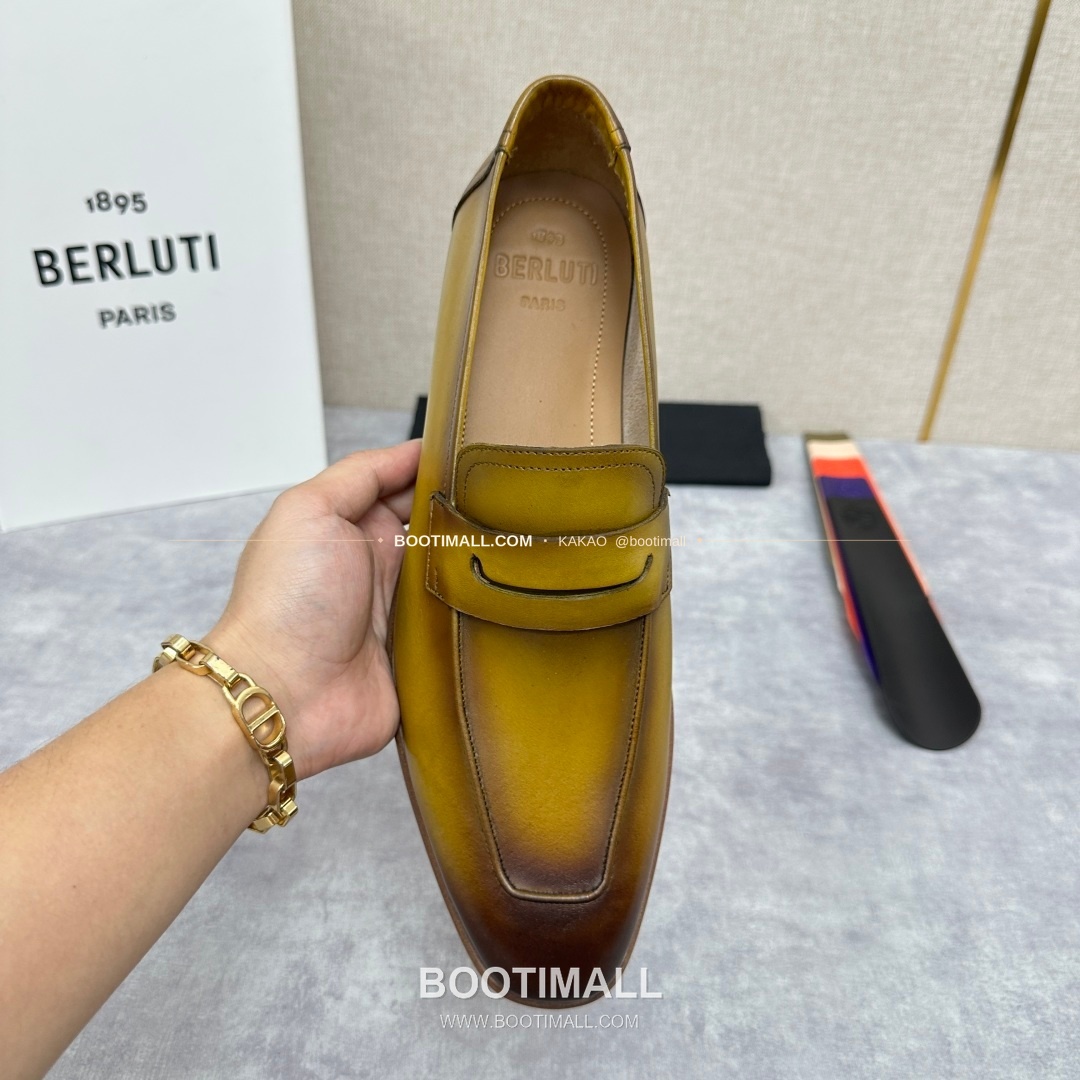 벨루티 로렌조 송아지가죽 스크리토 로퍼 Berluti Lorenzo Calfskin Scritto Loafers 5