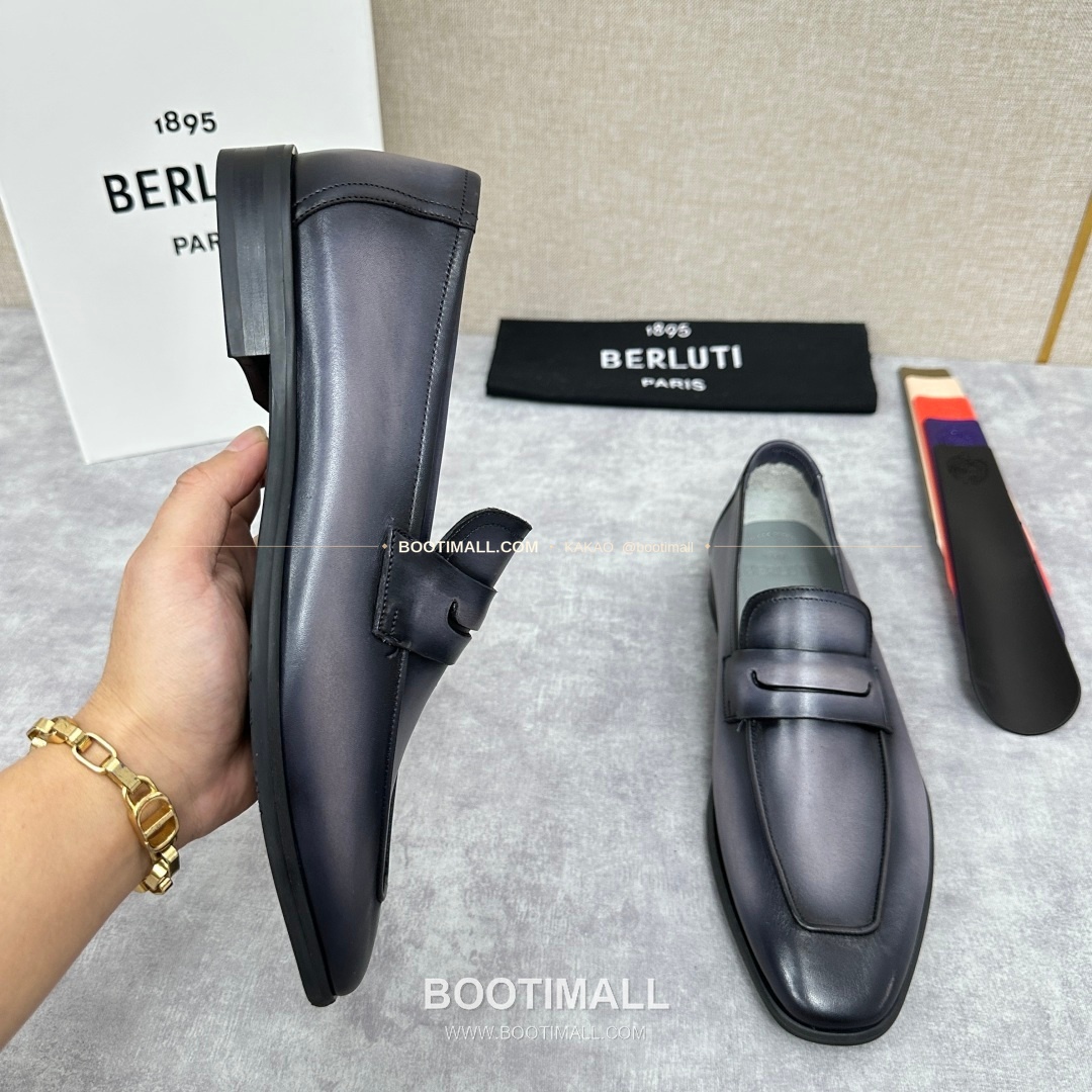 벨루티 로렌조 송아지가죽 스크리토 로퍼 Berluti Lorenzo Calfskin Scritto Loafers 4