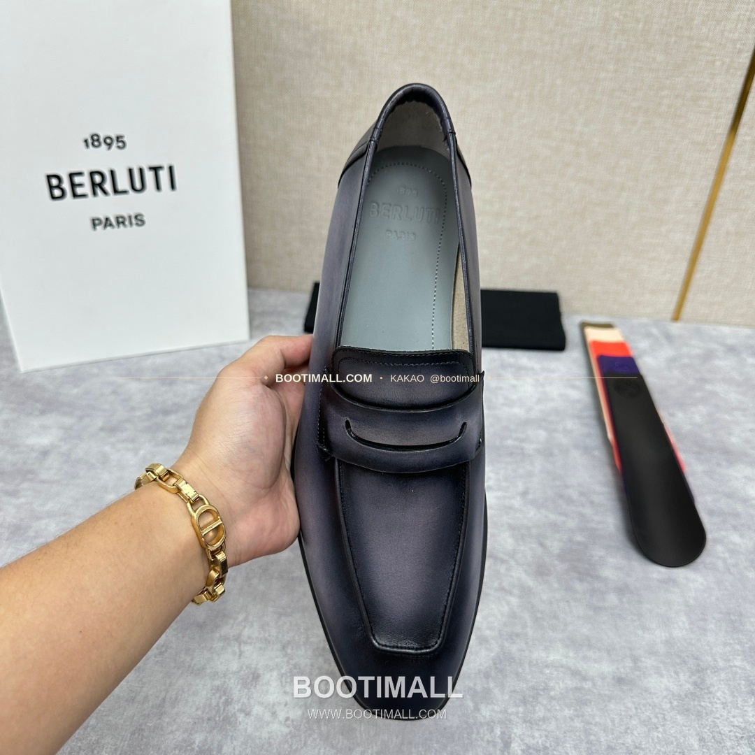 벨루티 로렌조 송아지가죽 스크리토 로퍼 Berluti Lorenzo Calfskin Scritto Loafers 5