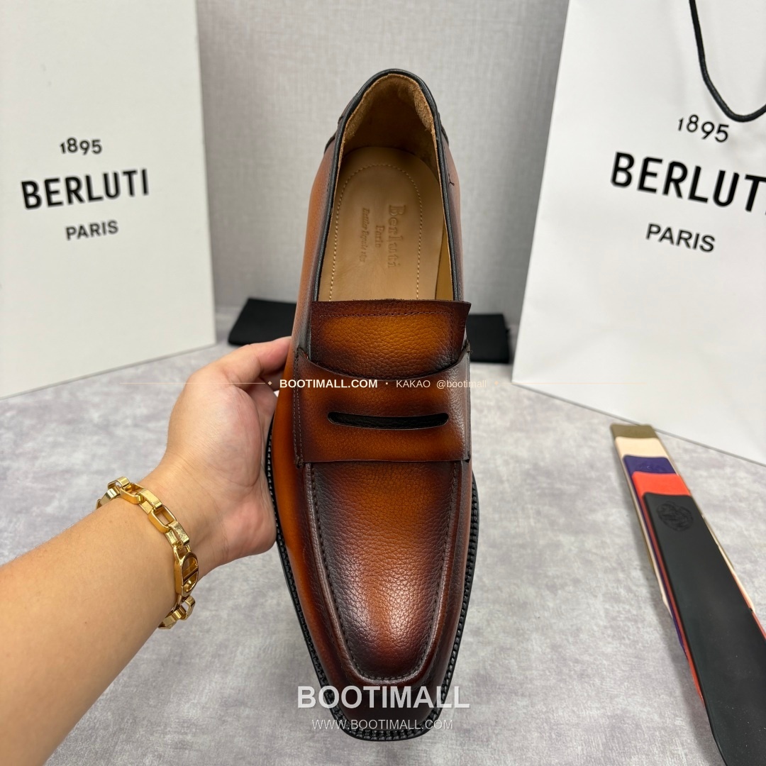벨루티 핸드컬러 송아지가죽 페니 스트랩 로퍼 Berluti Hand-Colored Calfskin Penny Strap Loafers 6