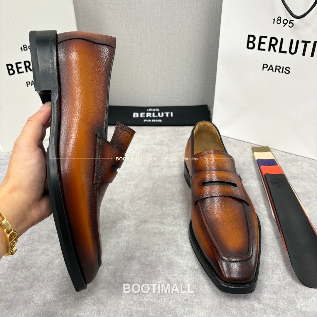 벨루티 핸드컬러 송아지가죽 페니 스트랩 로퍼 Berluti Hand-Colored Calfskin Penny Strap Loafers 9
