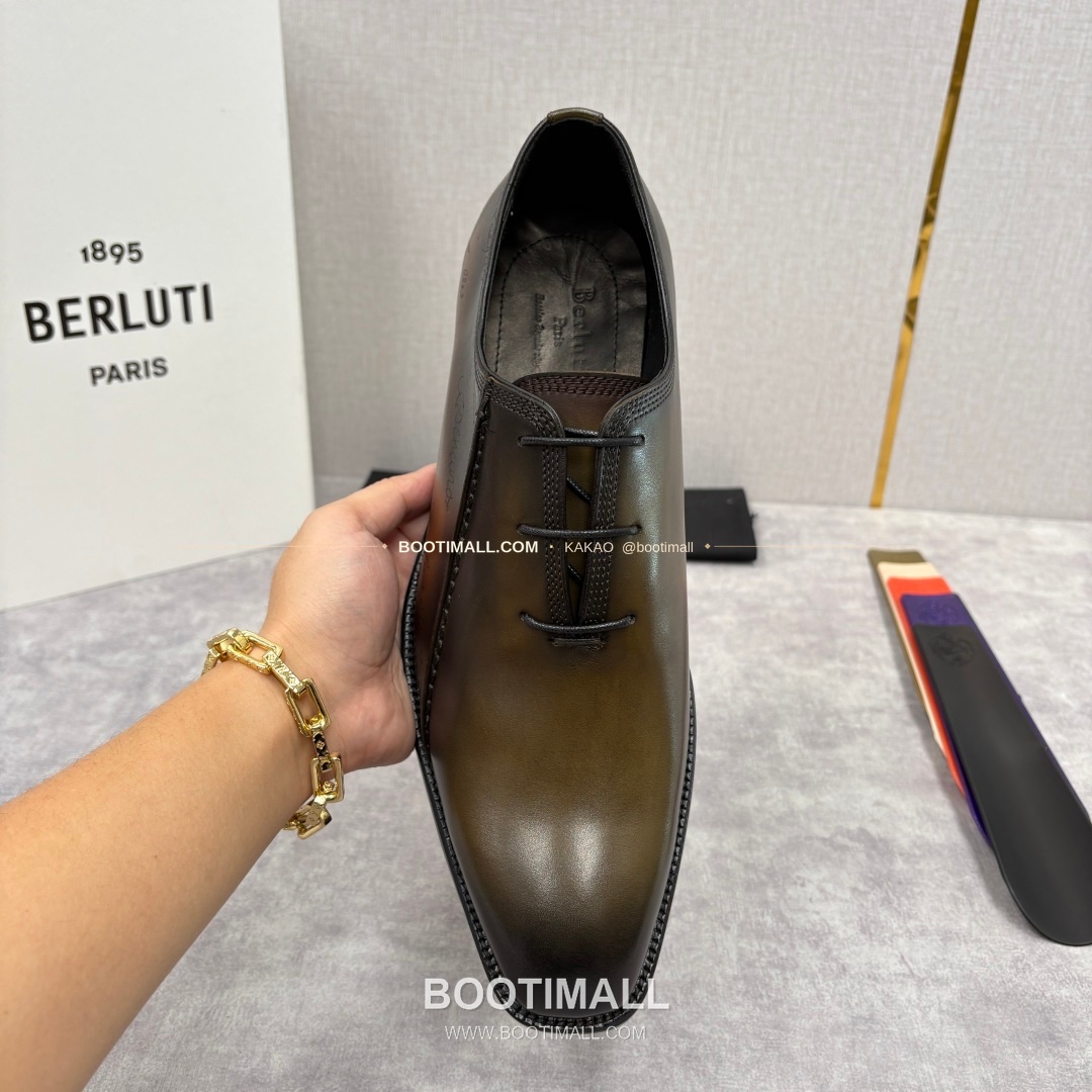 벨루티 핸드컬러 송아지가죽 레이스업 스퀘어토 구두 Berluti Hand-Colored Calfskin Lace-Up Square Toe Shoes 5