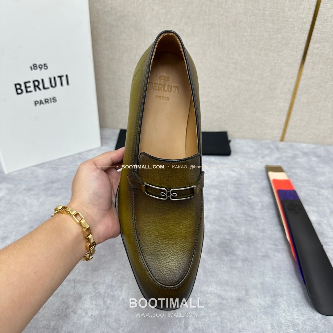 벨루티 앤디 염소가죽 핸드컬러 메탈버클 로퍼 Berluti Andy Goatskin Hand-Colored Metal Buckle Loafers 5