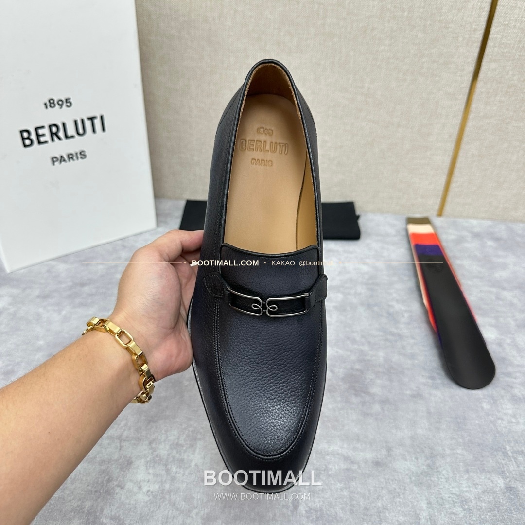 벨루티 앤디 염소가죽 핸드컬러 메탈버클 로퍼 Berluti Andy Goatskin Hand-Colored Metal Buckle Loafers 5