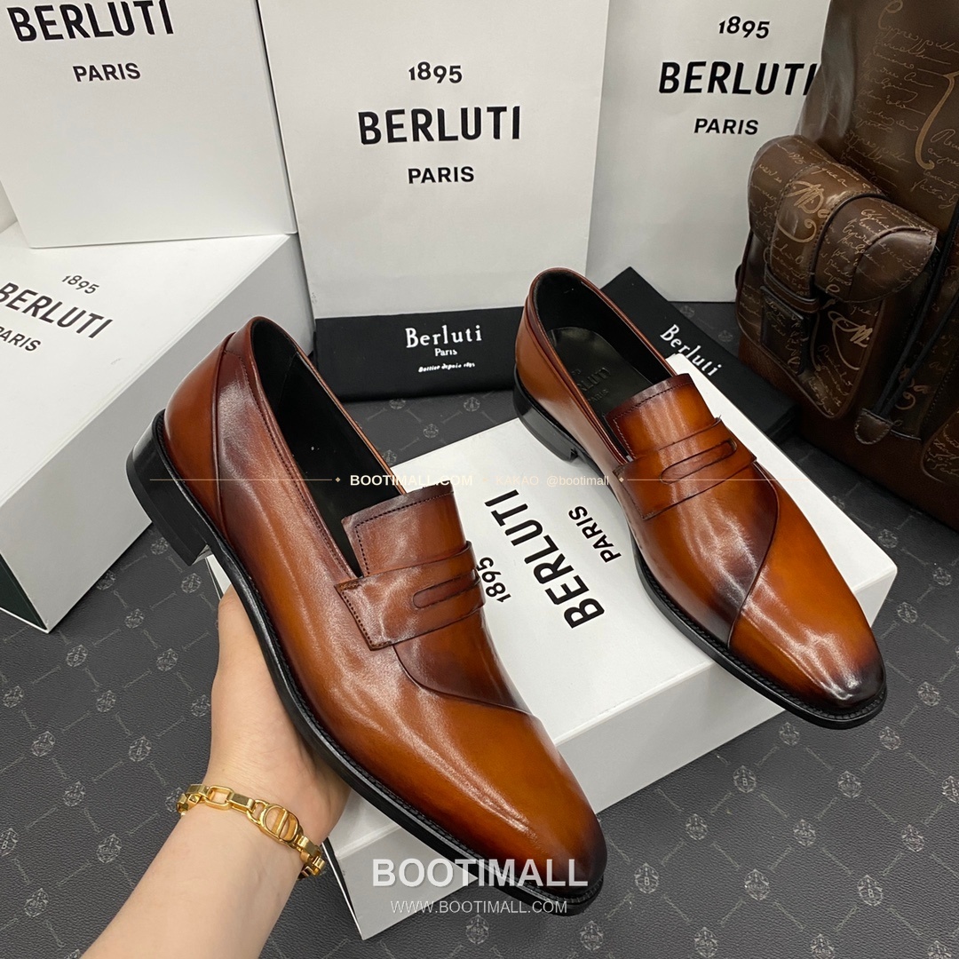 벨루티 앤디 드레이프 송아지가죽 핸드컬러 로퍼 Berluti Andy Drape Calfskin Hand-Colored Loafers 4