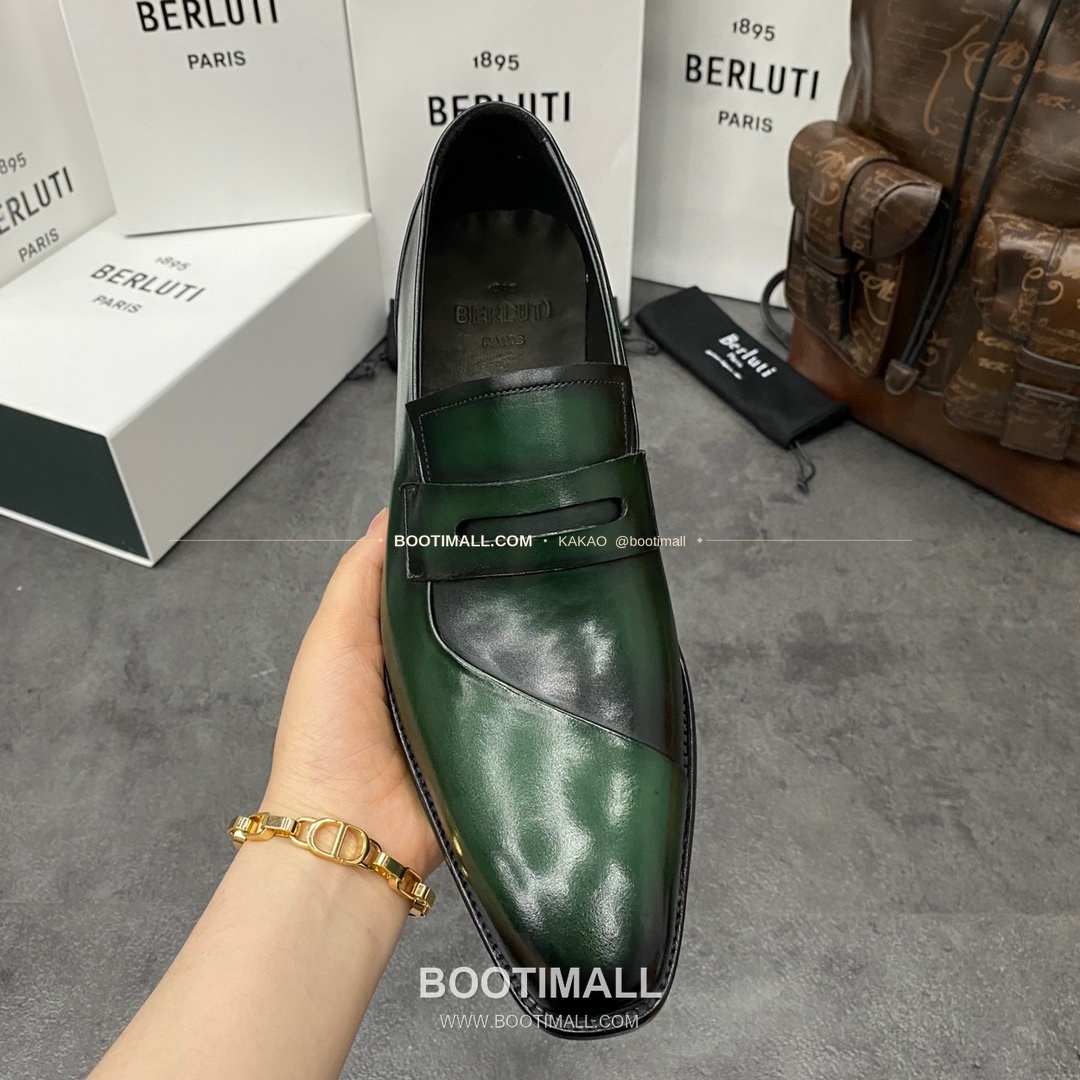 벨루티 앤디 드레이프 송아지가죽 핸드컬러 로퍼 Berluti Andy Drape Calfskin Hand-Colored Loafers 16