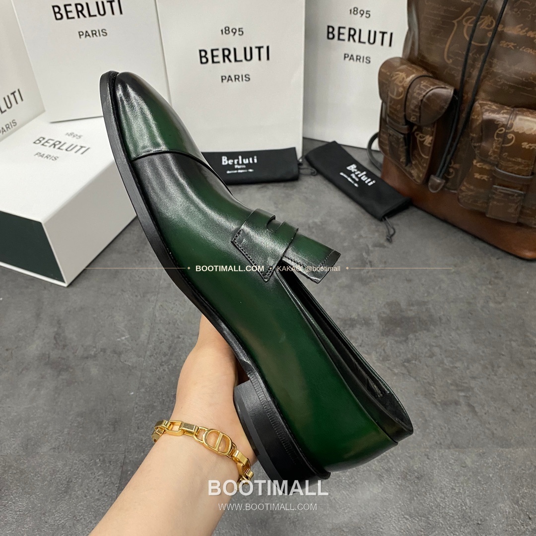 벨루티 앤디 드레이프 송아지가죽 핸드컬러 로퍼 Berluti Andy Drape Calfskin Hand-Colored Loafers 17