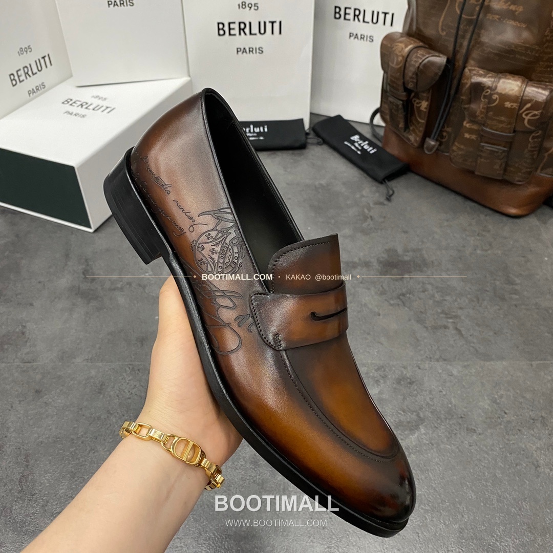 벨루티 앤디 송아지가죽 스크리토 핸드컬러 로퍼 Berluti Andy Calfskin Scritto Hand-Colored Loafers 6
