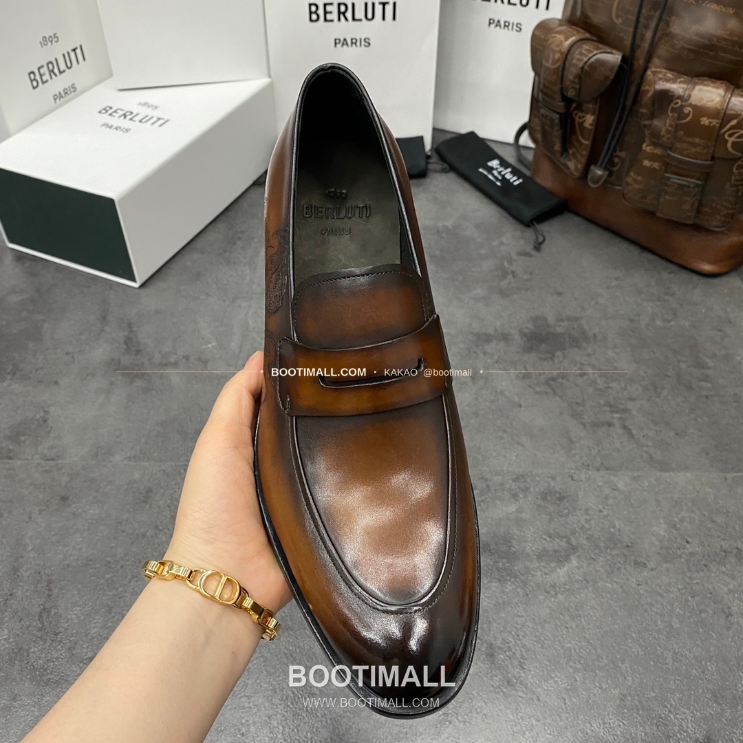 벨루티 앤디 송아지가죽 스크리토 핸드컬러 로퍼 Berluti Andy Calfskin Scritto Hand-Colored Loafers 7