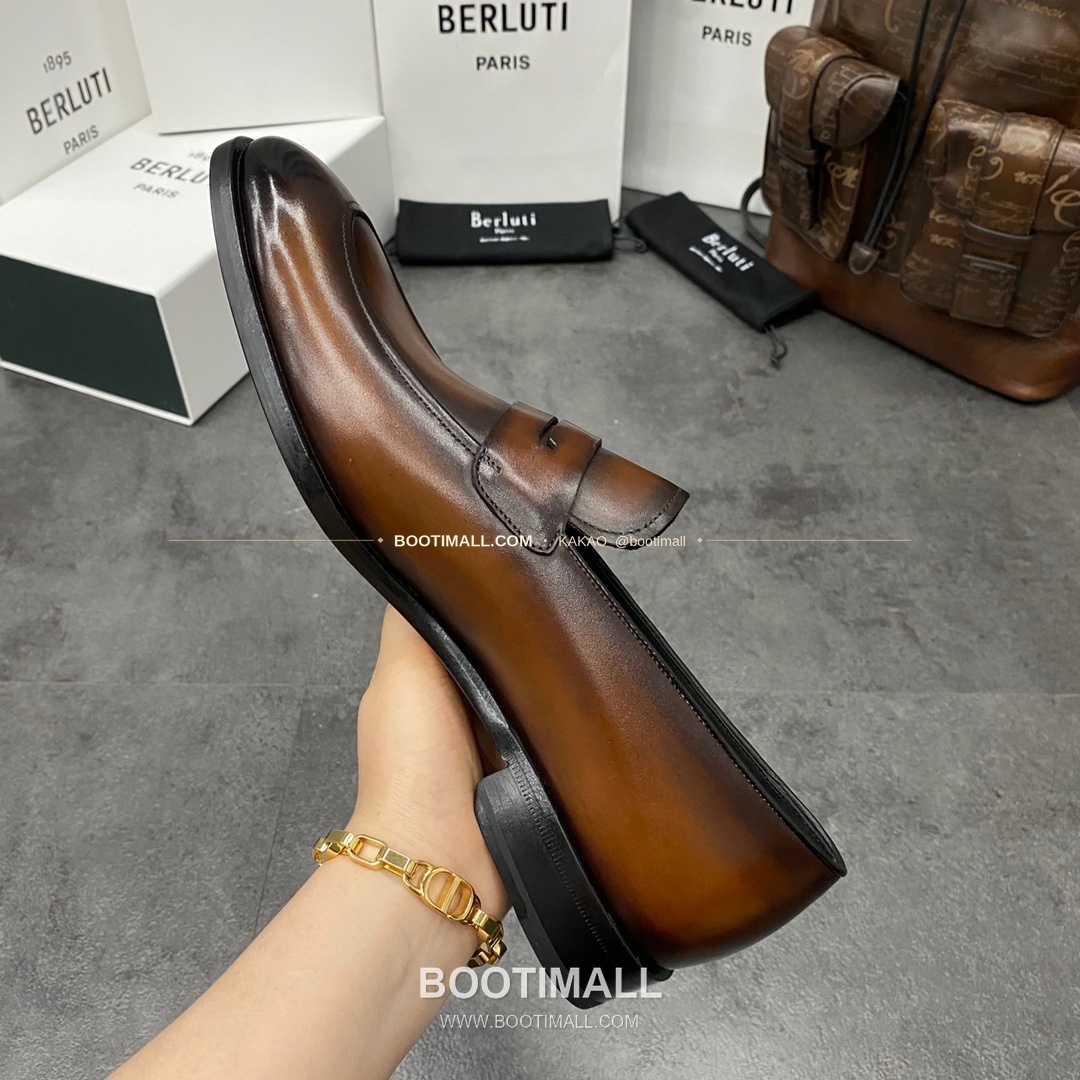 벨루티 앤디 송아지가죽 스크리토 핸드컬러 로퍼 Berluti Andy Calfskin Scritto Hand-Colored Loafers 8