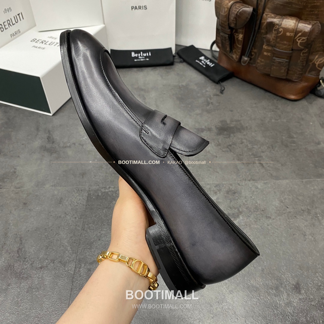 벨루티 앤디 송아지가죽 스크리토 핸드컬러 로퍼 Berluti Andy Calfskin Scritto Hand-Colored Loafers 8