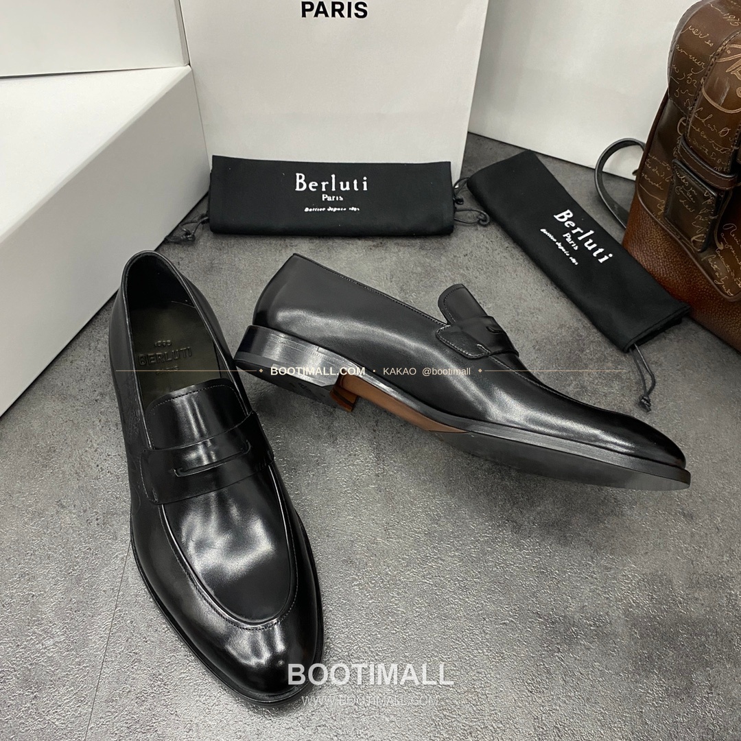 벨루티 앤디 송아지가죽 스크리토 핸드컬러 로퍼 Berluti Andy Calfskin Scritto Hand-Colored Loafers 4