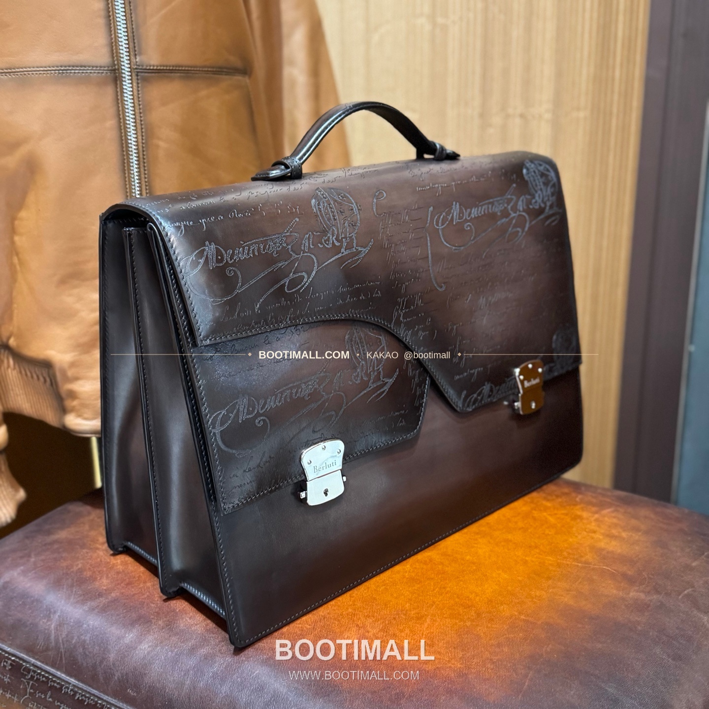벨루티 카프스킨 핸드다이 더블버클 브리프케이스 Berluti Calfskin Hand-Dyed Double-Buckle Briefcase 42cm 2