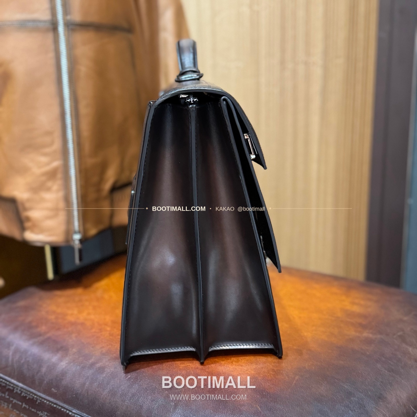 벨루티 카프스킨 핸드다이 더블버클 브리프케이스 Berluti Calfskin Hand-Dyed Double-Buckle Briefcase 42cm 3