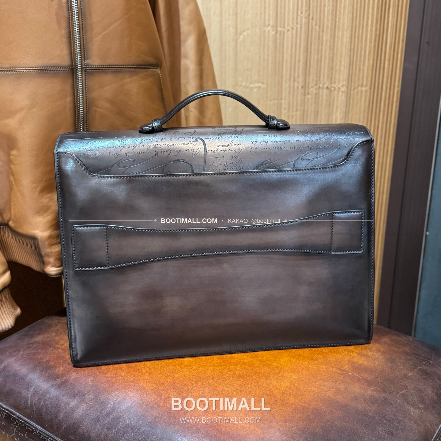벨루티 카프스킨 핸드다이 더블버클 브리프케이스 Berluti Calfskin Hand-Dyed Double-Buckle Briefcase 42cm 4