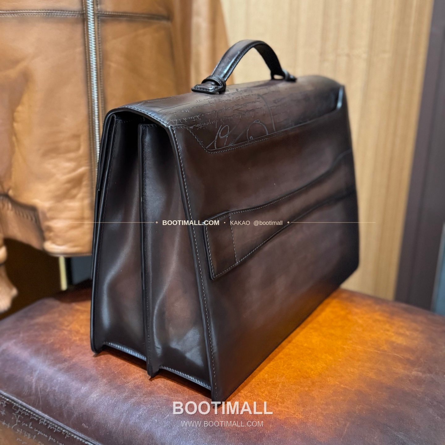 벨루티 카프스킨 핸드다이 더블버클 브리프케이스 Berluti Calfskin Hand-Dyed Double-Buckle Briefcase 42cm 5