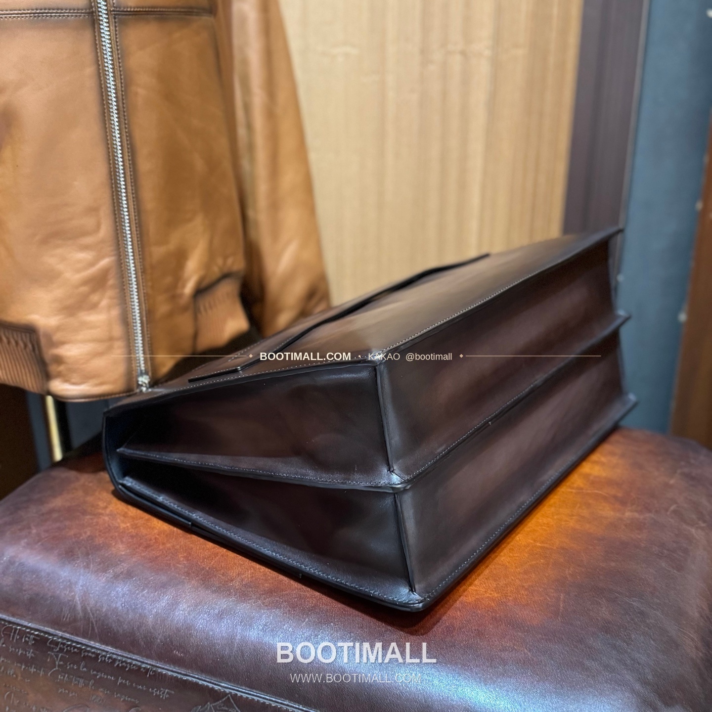 벨루티 카프스킨 핸드다이 더블버클 브리프케이스 Berluti Calfskin Hand-Dyed Double-Buckle Briefcase 42cm 7