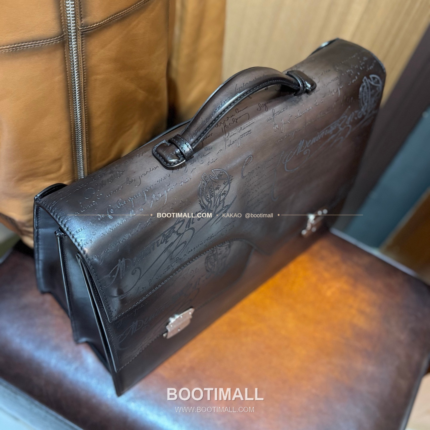 벨루티 카프스킨 핸드다이 더블버클 브리프케이스 Berluti Calfskin Hand-Dyed Double-Buckle Briefcase 42cm 8