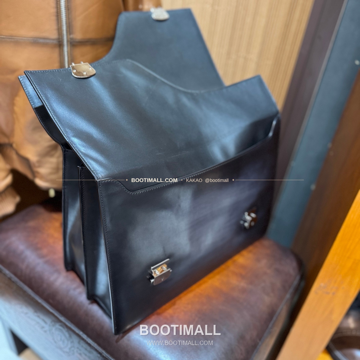 벨루티 카프스킨 핸드다이 더블버클 브리프케이스 Berluti Calfskin Hand-Dyed Double-Buckle Briefcase 42cm 11