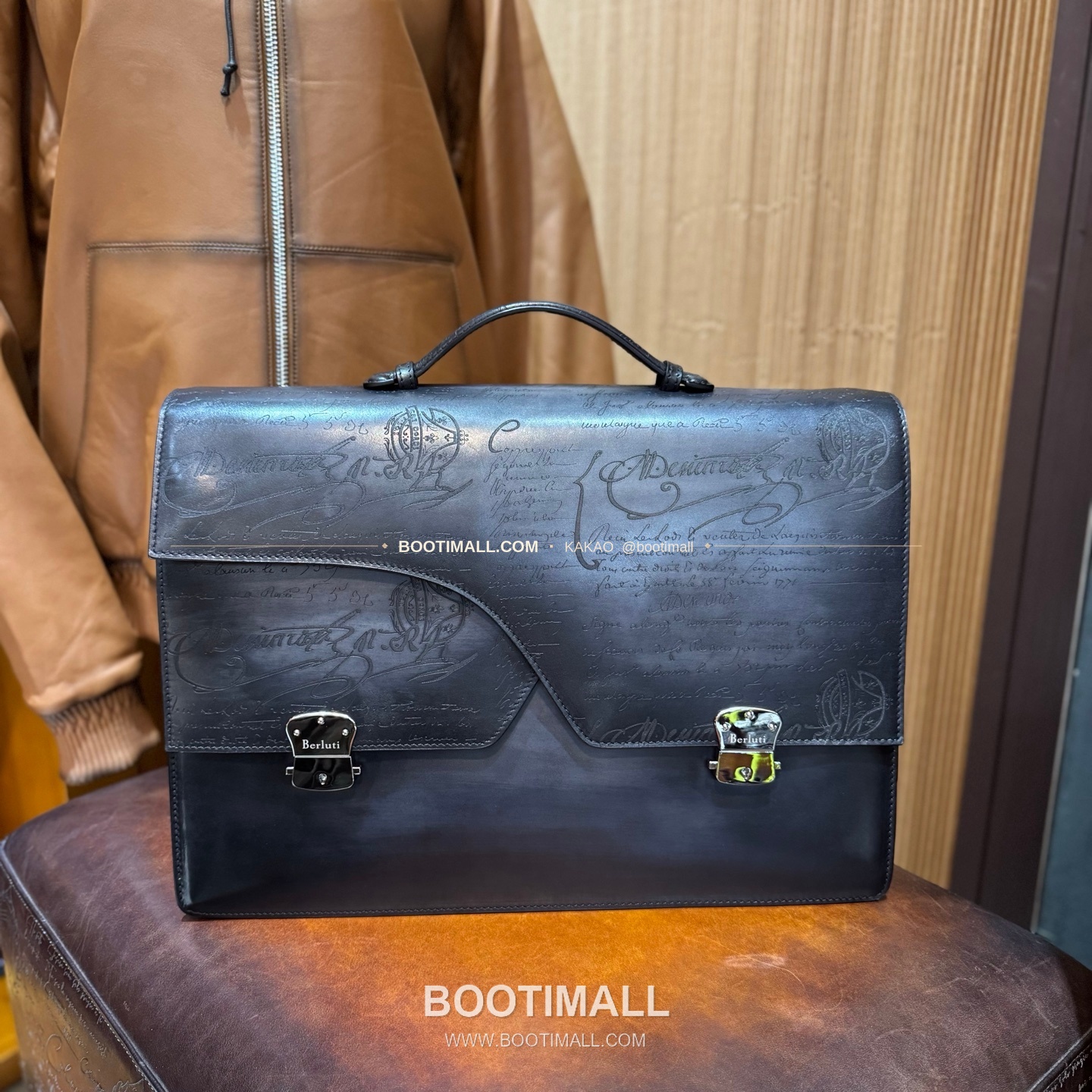 벨루티 카프스킨 핸드다이 더블버클 브리프케이스 Berluti Calfskin Hand-Dyed Double-Buckle Briefcase 42cm 2