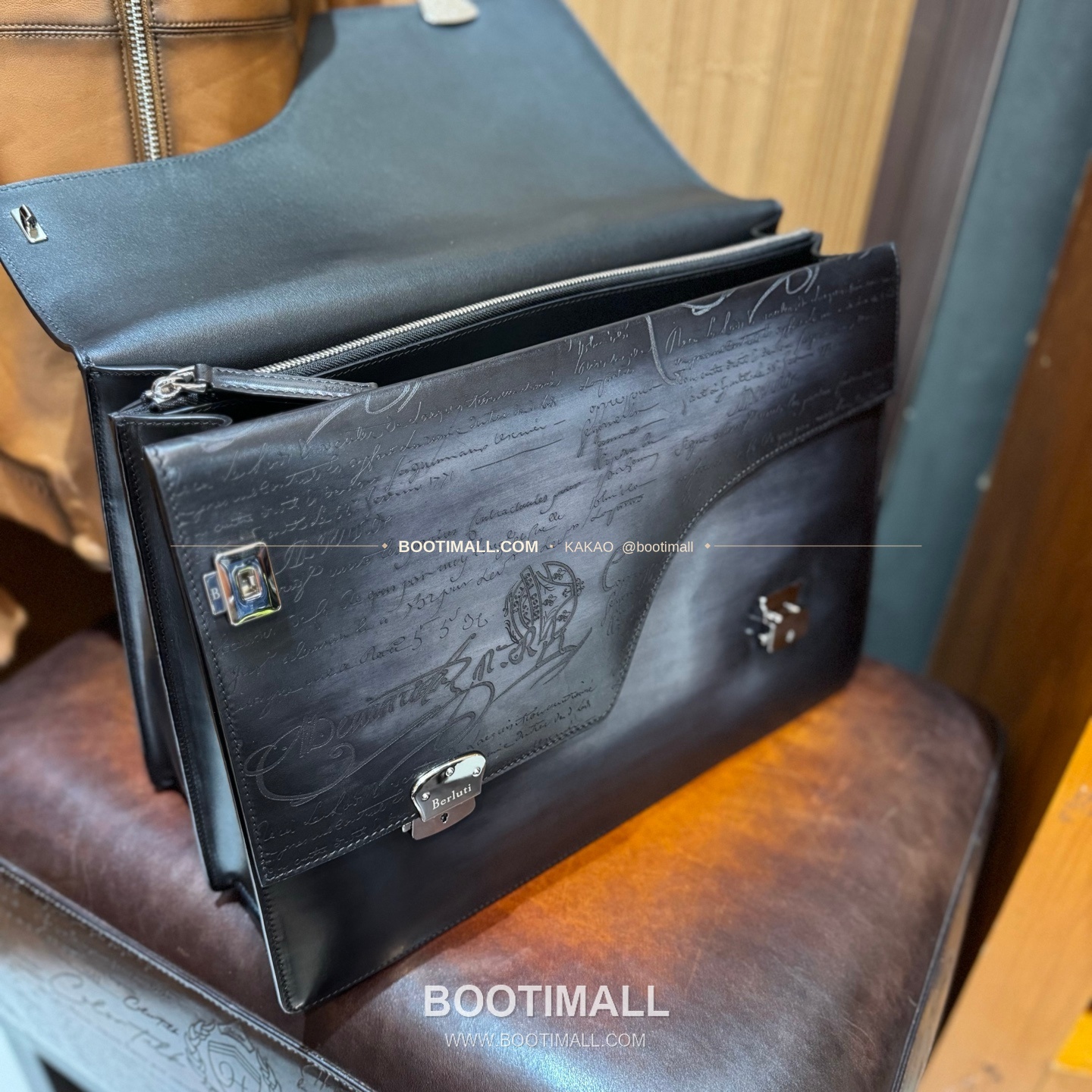 벨루티 카프스킨 핸드다이 더블버클 브리프케이스 Berluti Calfskin Hand-Dyed Double-Buckle Briefcase 42cm 6