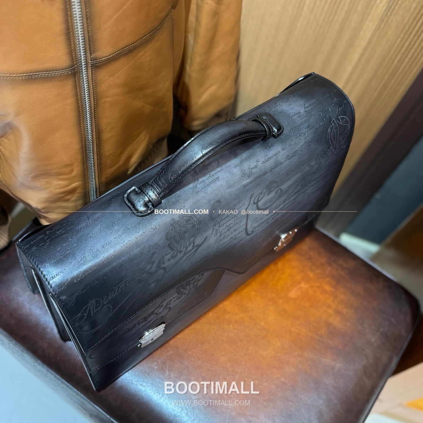 벨루티 카프스킨 핸드다이 더블버클 브리프케이스 Berluti Calfskin Hand-Dyed Double-Buckle Briefcase 42cm 9