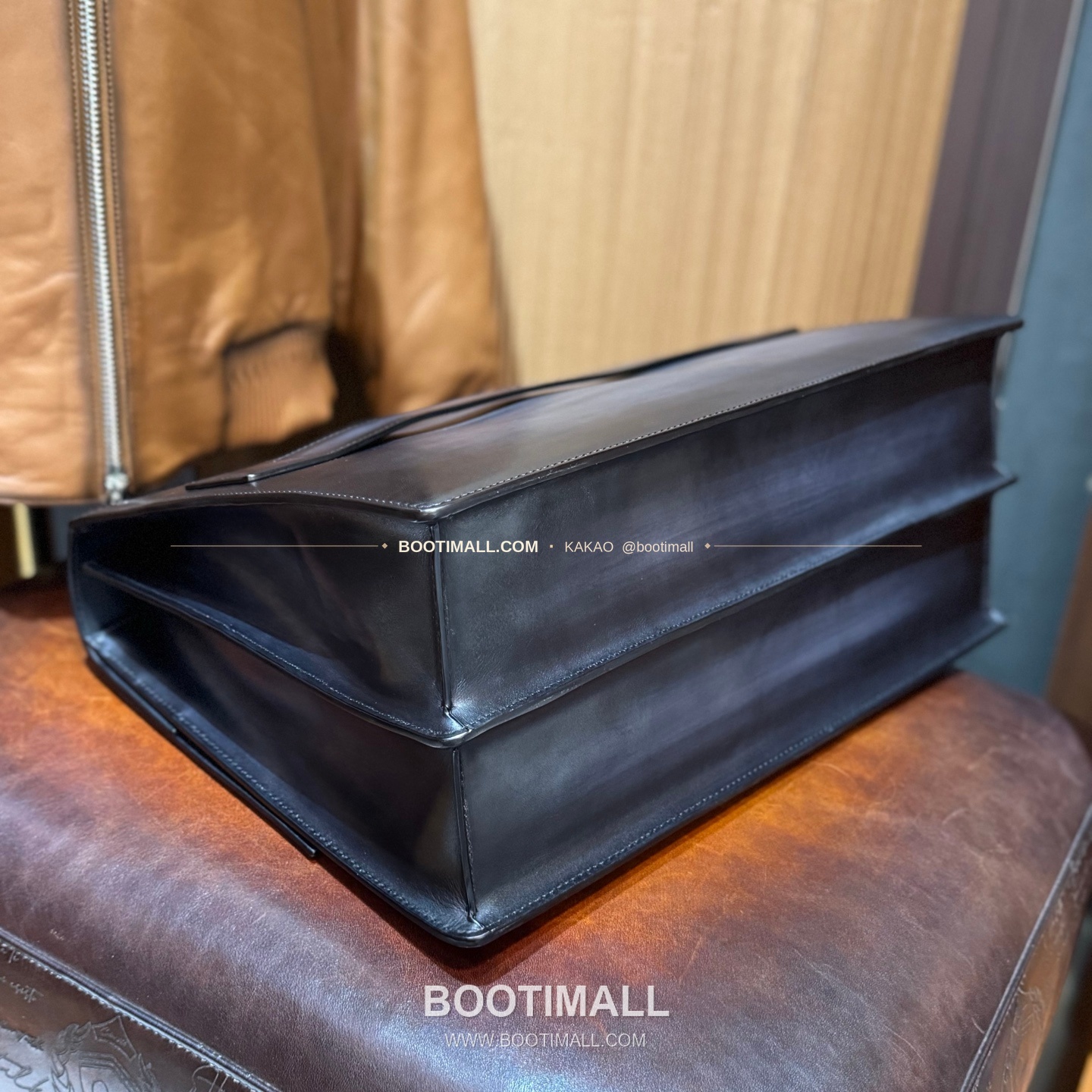 벨루티 카프스킨 핸드다이 더블버클 브리프케이스 Berluti Calfskin Hand-Dyed Double-Buckle Briefcase 42cm 11