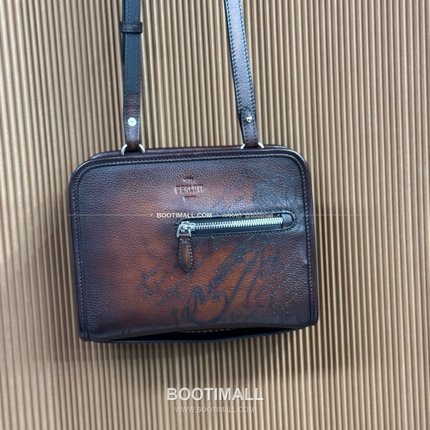 벨루티 그레인 카프스킨 Journalier Trio 크로스바디백 Berluti Grained Calfskin Journalier Trio Crossbody Bag 1