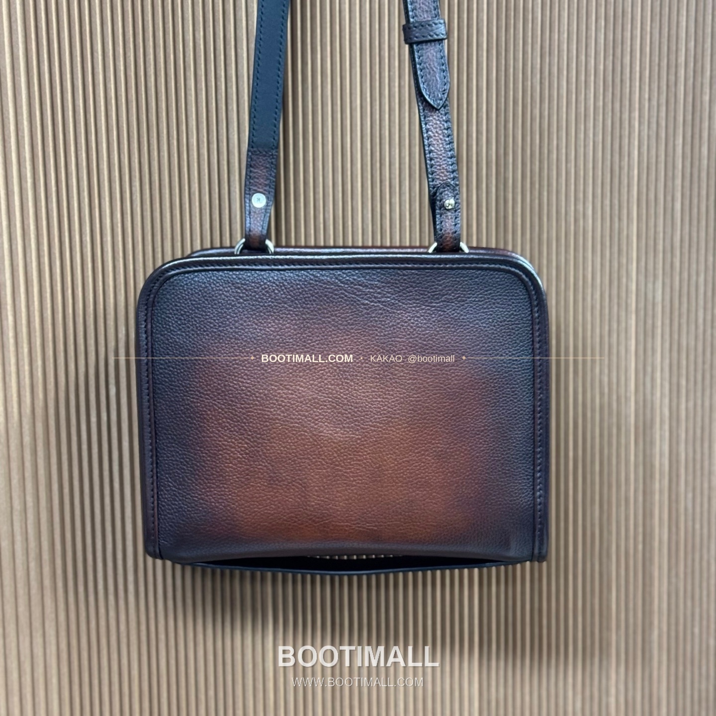 벨루티 그레인 카프스킨 Journalier Trio 크로스바디백 Berluti Grained Calfskin Journalier Trio Crossbody Bag 2