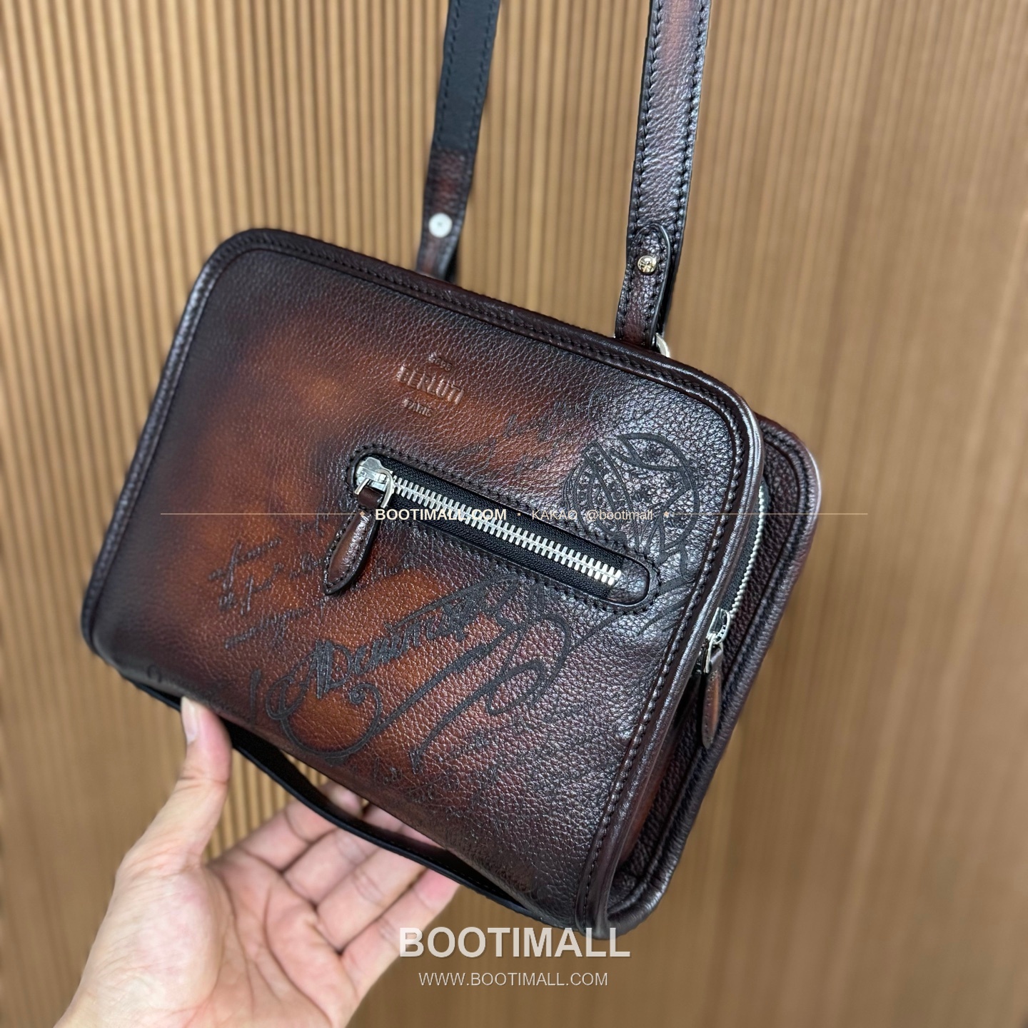 벨루티 그레인 카프스킨 Journalier Trio 크로스바디백 Berluti Grained Calfskin Journalier Trio Crossbody Bag 4