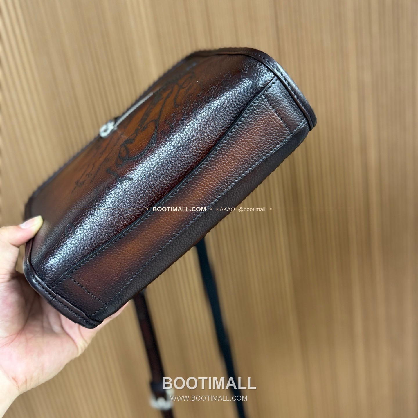 벨루티 그레인 카프스킨 Journalier Trio 크로스바디백 Berluti Grained Calfskin Journalier Trio Crossbody Bag 6