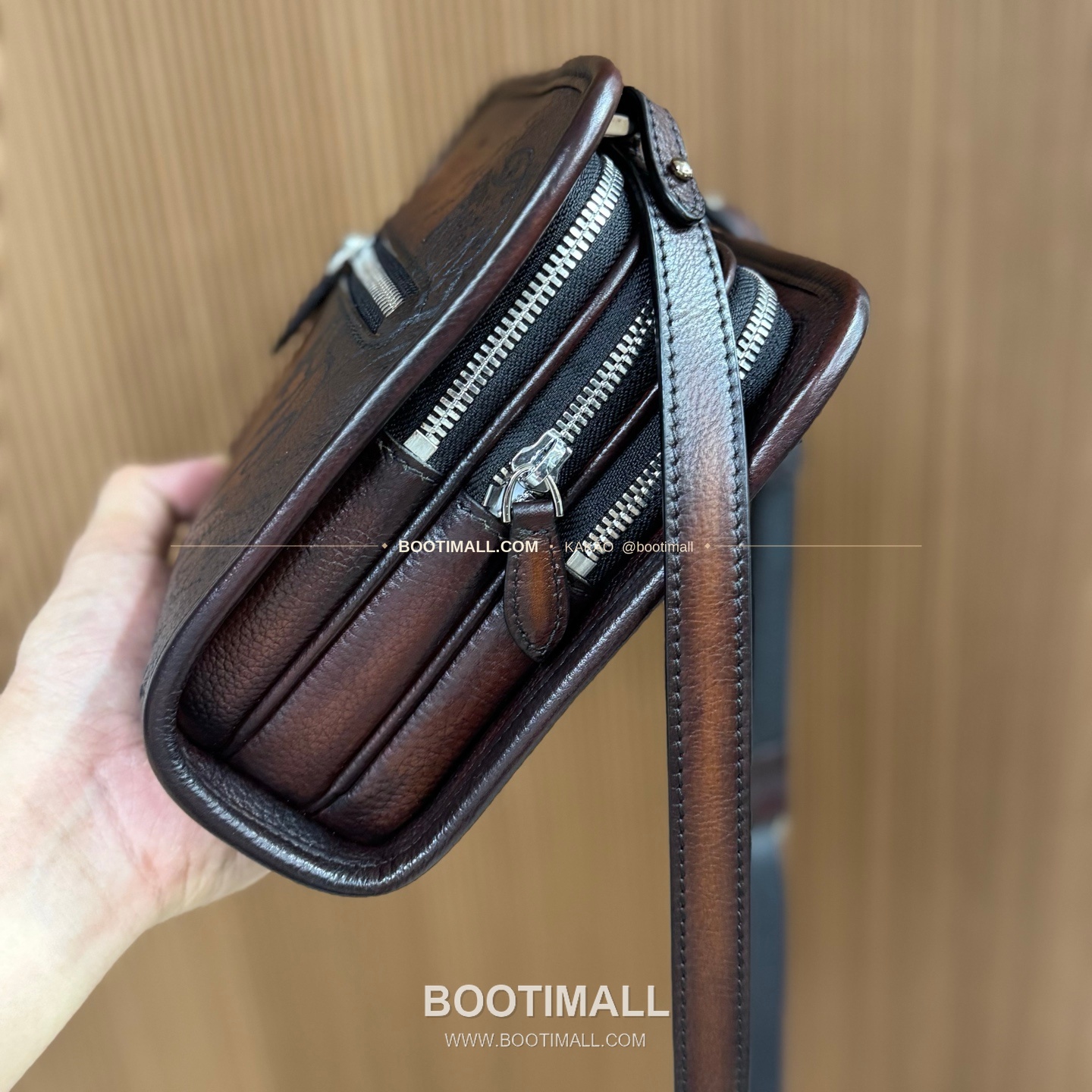 벨루티 그레인 카프스킨 Journalier Trio 크로스바디백 Berluti Grained Calfskin Journalier Trio Crossbody Bag 7