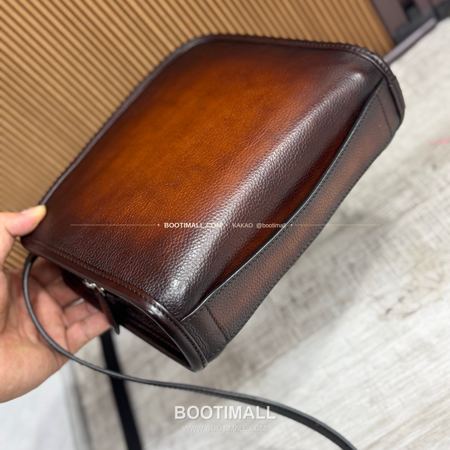 벨루티 그레인 카프스킨 Journalier Trio 크로스바디백 Berluti Grained Calfskin Journalier Trio Crossbody Bag 10