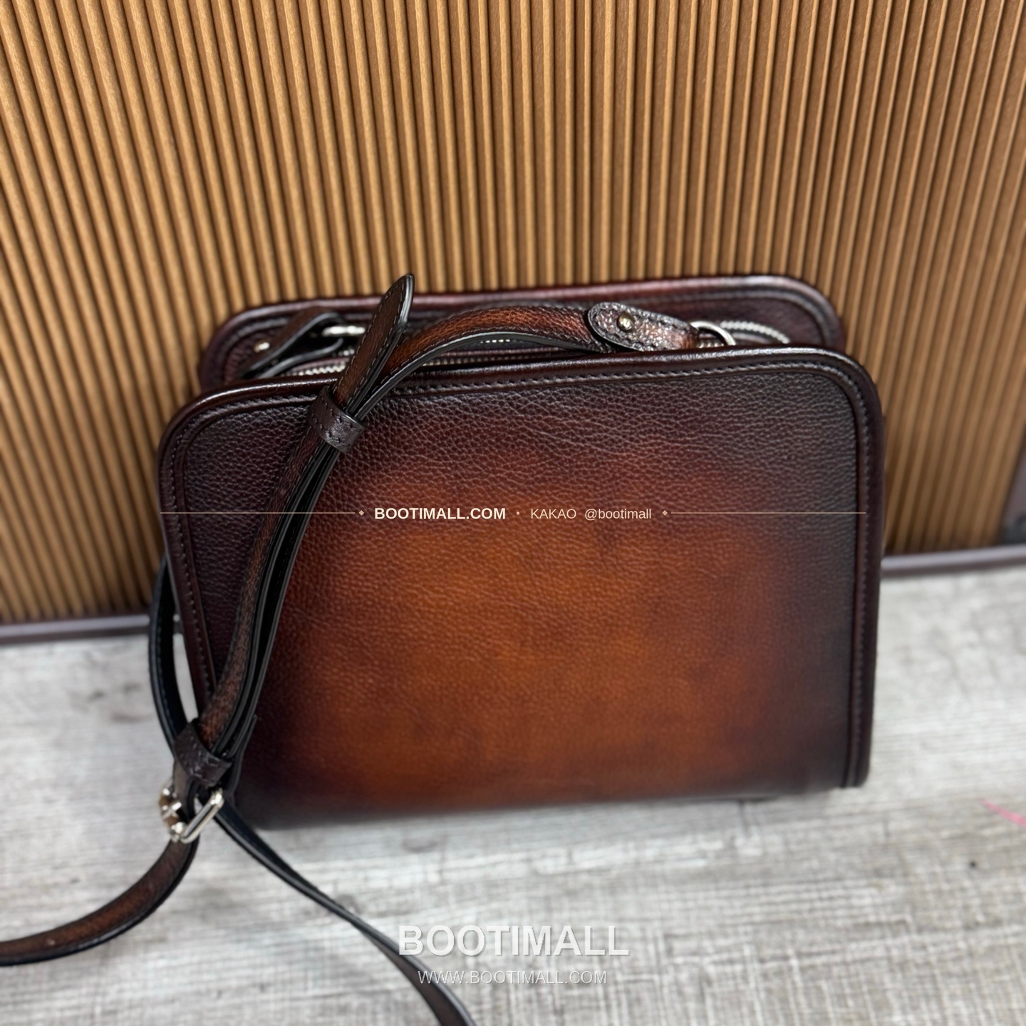 벨루티 그레인 카프스킨 Journalier Trio 크로스바디백 Berluti Grained Calfskin Journalier Trio Crossbody Bag 11