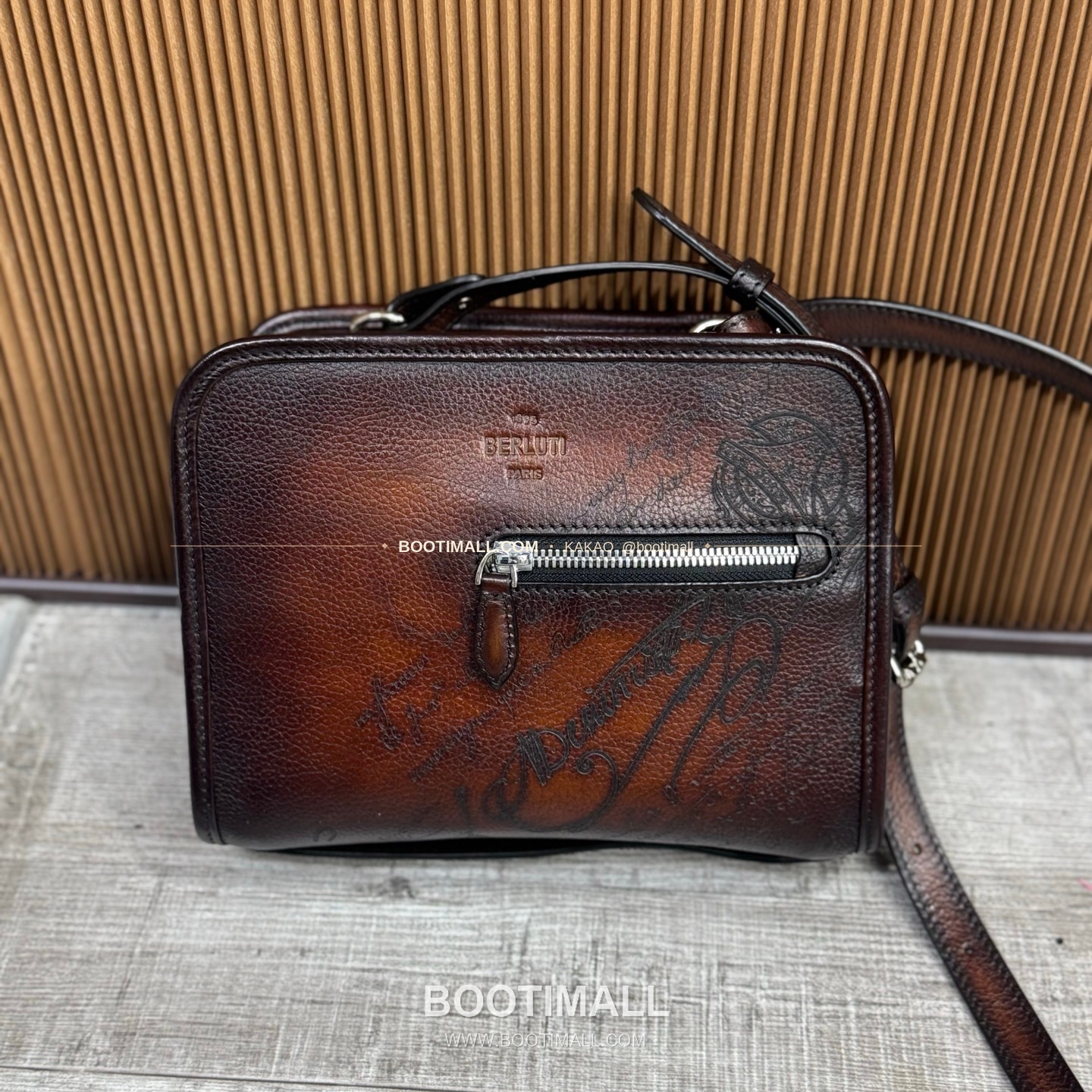 벨루티 그레인 카프스킨 Journalier Trio 크로스바디백 Berluti Grained Calfskin Journalier Trio Crossbody Bag 12