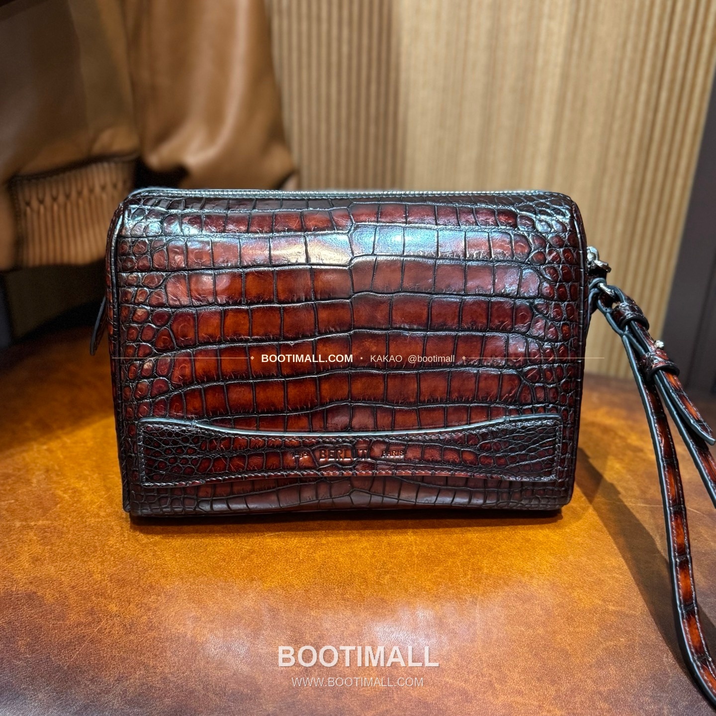 벨루티 나일 크로커다일 스크리토 핸드다이 그랜드 주르 클러치 Berluti Nile Crocodile Scritto Hand-Dyed Grand Jour Clutch 6523101400 2