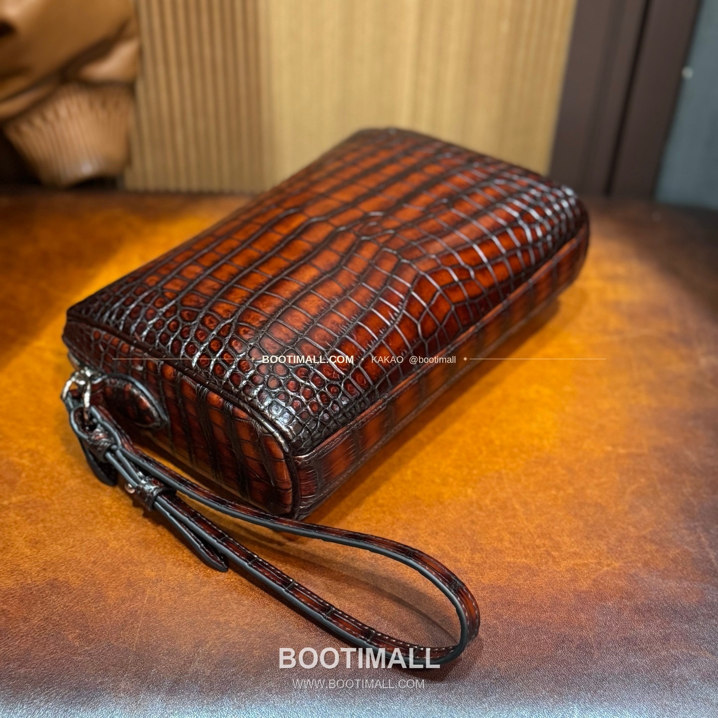 벨루티 나일 크로커다일 스크리토 핸드다이 그랜드 주르 클러치 Berluti Nile Crocodile Scritto Hand-Dyed Grand Jour Clutch 6523101400 5