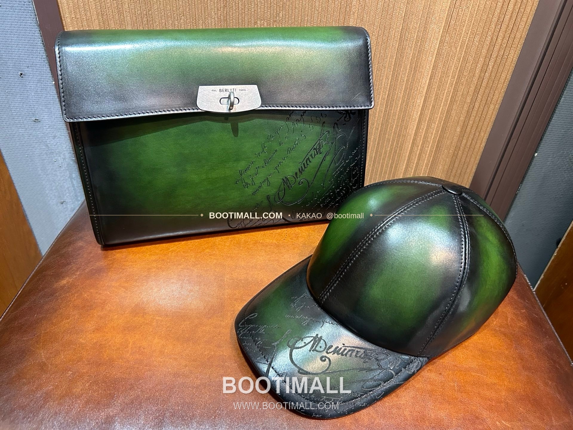 벨루티 베네치아 스크리토 파티나 E'Mio 스와이프 크로스바디백 Berluti Venezia Scritto Patina E'Mio Swipe Crossbody Bag 31cm 9